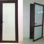 cửa toilet nhôm xingfa